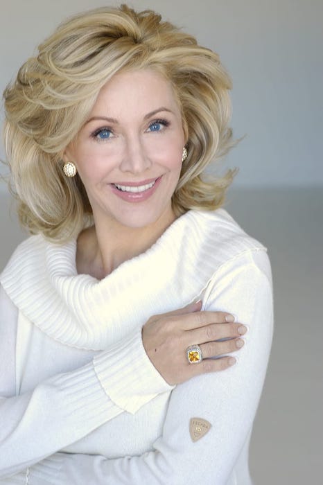 Leigh Valentine headshot